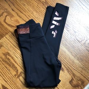 AKT leggings